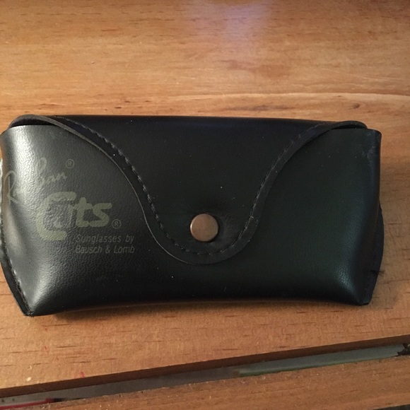 Vintage Ray Ban sunglasses. Black lens and frame - Picture 8 of 8